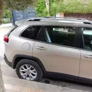 images-jeep-cherokee-voiture-d-occasion-06275