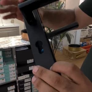 video-poignee-de-porte-06572