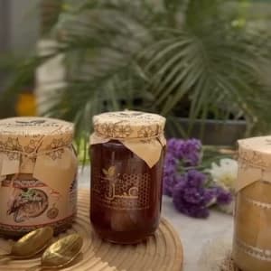video-miel-miel-herbes-miel-deucalyptus-amlou-amande-miel-de-manuka-10961