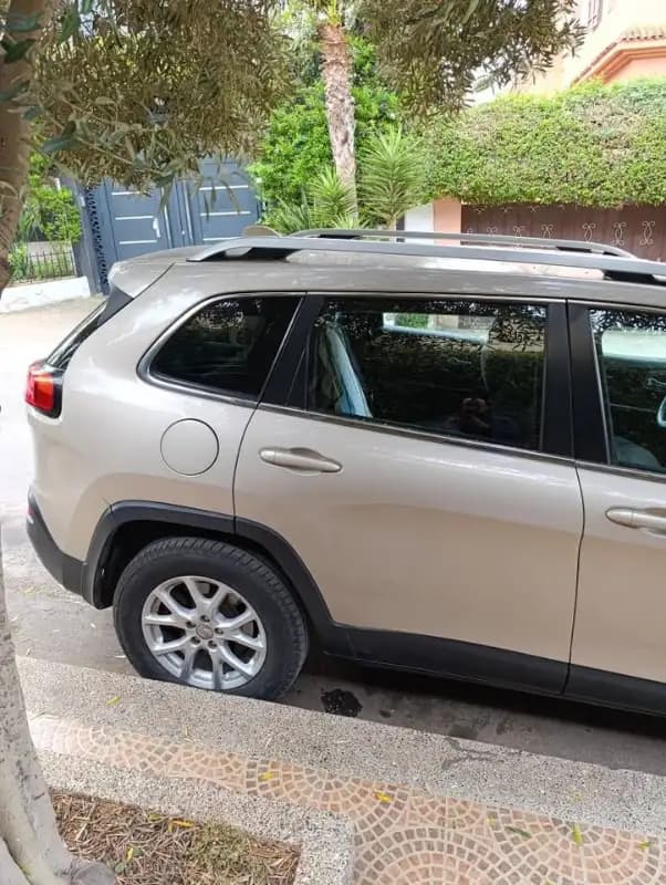 images-jeep-cherokee-voiture-d-occasion-06275