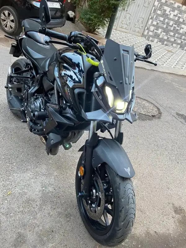 images-moto-yamaha-mt07-06365