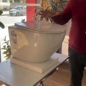 video-toilettes-suspendues-06875