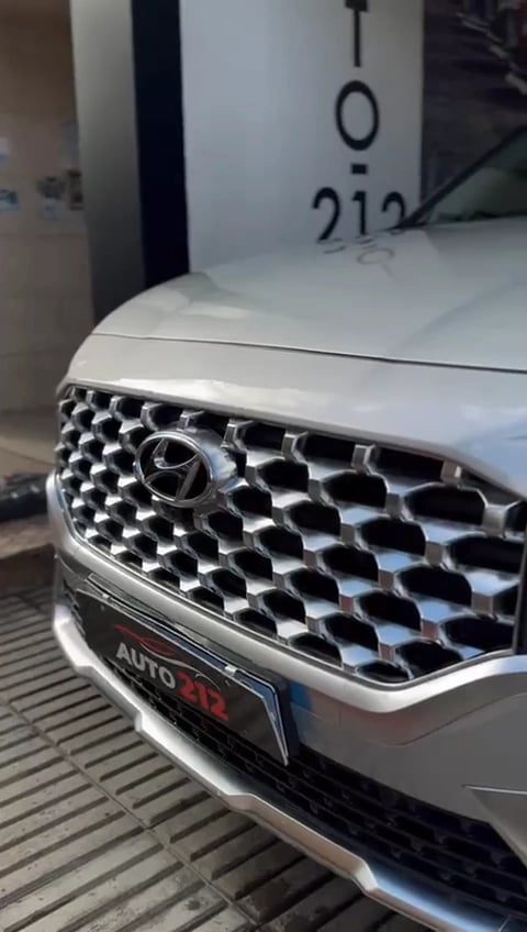 video-hyundai-suv-2023-voiture-occasion-santafe-7-places-confort-moderne-05793