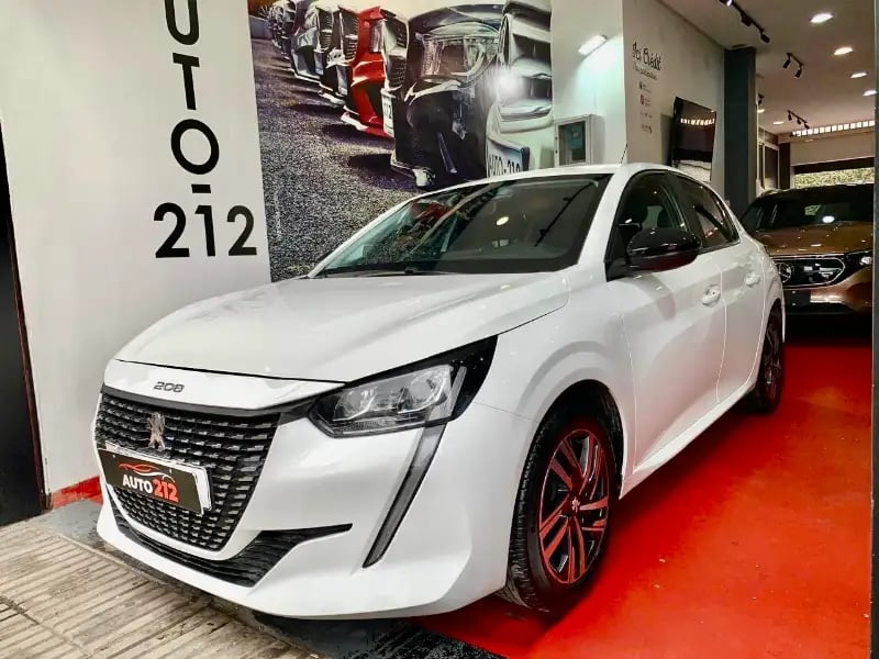 images-diesel-boite-automatique-2023-voiture-d-occasion-peugeot-208-1-er-main-06214